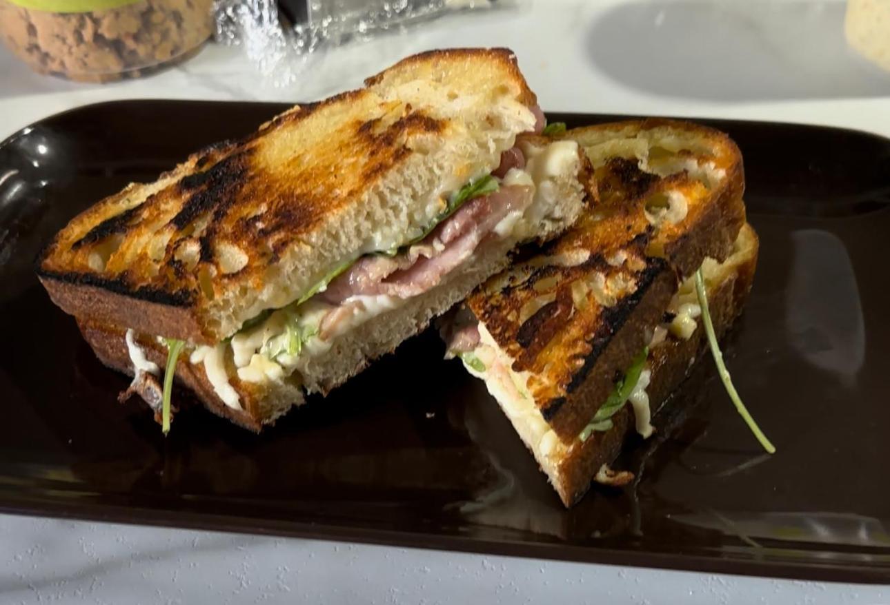 Auberge Et Bistro Namaste Lachute Ngoại thất bức ảnh