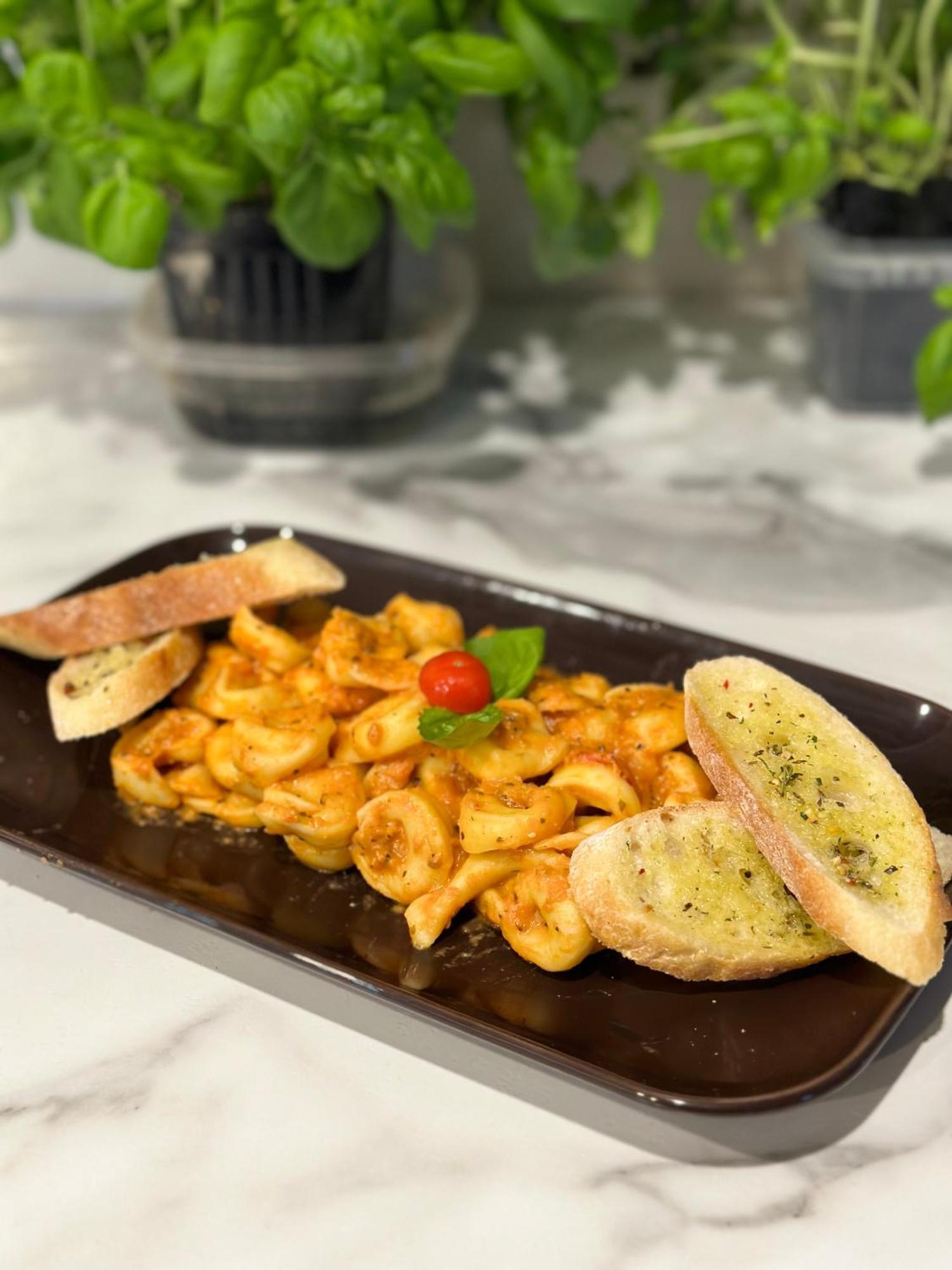 Auberge Et Bistro Namaste Lachute Ngoại thất bức ảnh
